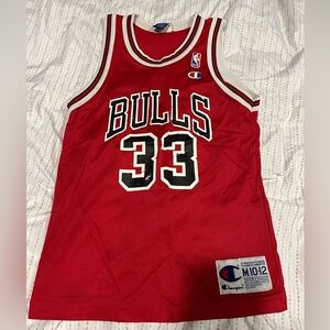 Bulls Champion 33 Vintage Red Jersey 10-12 (M)